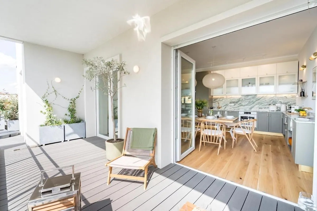 Stunning Park View I 40Sqm Terrace L 3Bdr L 140Sqm Apartment Bucharest 0*,  Romania